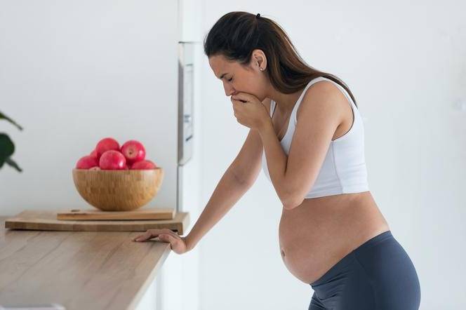 Почему постоянно хочется спать , тошнота по утрам.